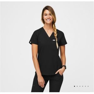 Figs One Pocket Scrub Top- Black